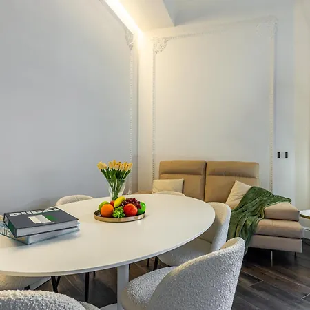 Apartment Station, Luxury & Modern With Comfort!