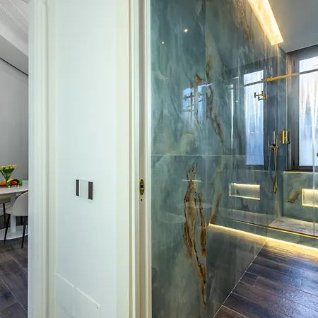 Station, Luxury & Modern With Comfort! Apartment