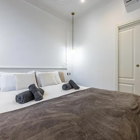 Station, Luxury & Modern With Comfort! Apartment