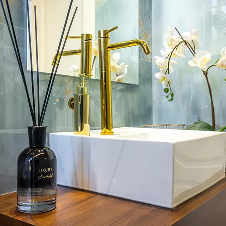 Station, Luxury & Modern With Comfort! Apartment