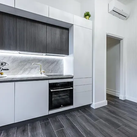 Apartment Station, Luxury & Modern With Comfort! Milan