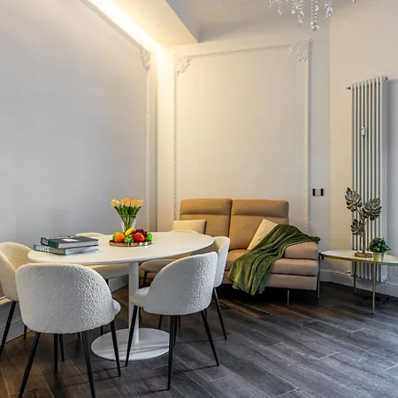 Station, Luxury & Modern With Comfort! *