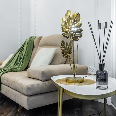 Apartment Station, Luxury & Modern With Comfort!