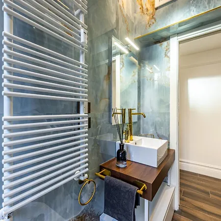 Station, Luxury & Modern With Comfort! Apartment